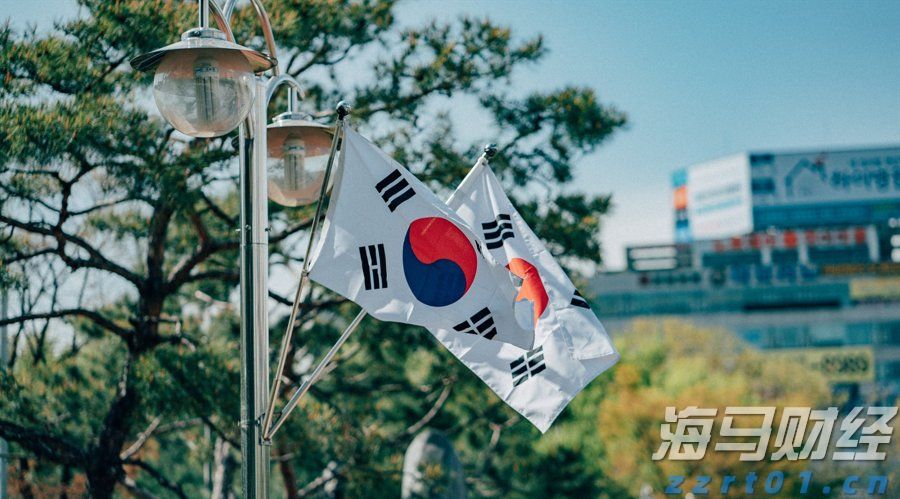 GitHub CEO辞职引发关注：微软(MSFT.US)AI战略面临挑战，智能编程领域竞争加剧