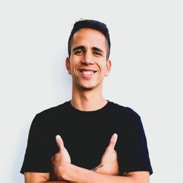 雅乐科技(YALA.US)第二季度营收未达预期，股价盘后大幅下跌 付费用户同比减少7%